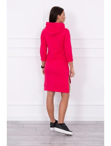 Šaty s delšími zády a barevným potiskem fuchsiové barvy Šaty s delšími zády a barevným potiskem fuchsiové barvy