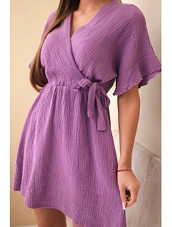 Mušelínové šaty s pásom fialové