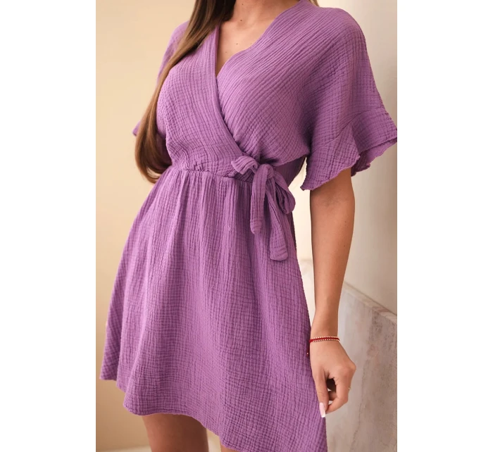 Mušelínové šaty s pásom fialové