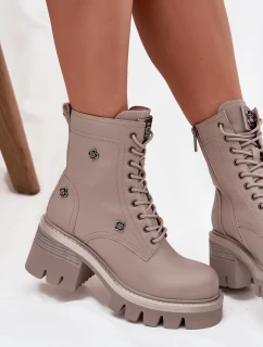 Dámske kožené pracovné čižmy na podpätku s ozdobnými kolíkmi Artiker - béžové