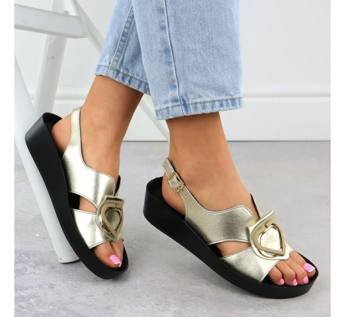 Dámské kožené sandály na platformě zlaté model 21904978 - S.Barski Dámské kožené sandály na platformě zlaté model 21904978 - S.Barski
