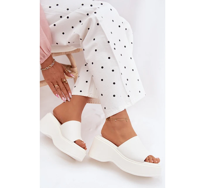 Dámské nazouváky na platformě bílé Virelia