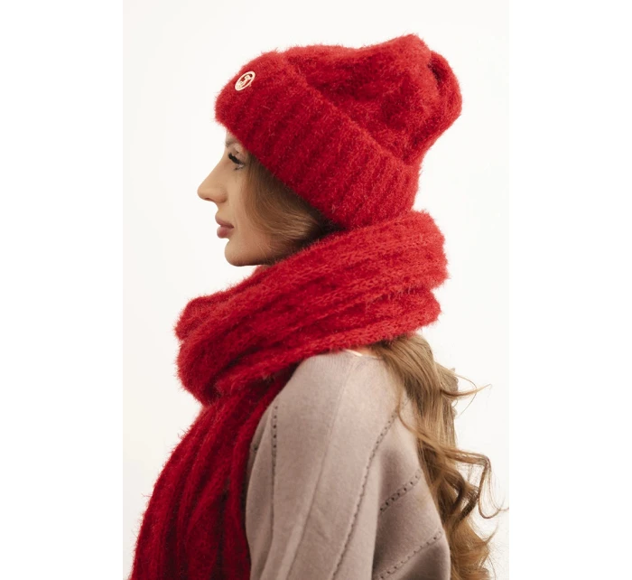 Dámska čiapka a šatka s pruhom a ozdobou červená