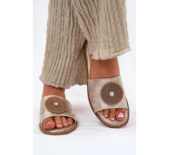 Klapki Damskie Na Płaskim Obcasie Z Ozdobą S.Barski KV51-013 Złote Klapki Damskie Na Płaskim Obcasie Z Ozdobą S.Barski KV51-013 Złote