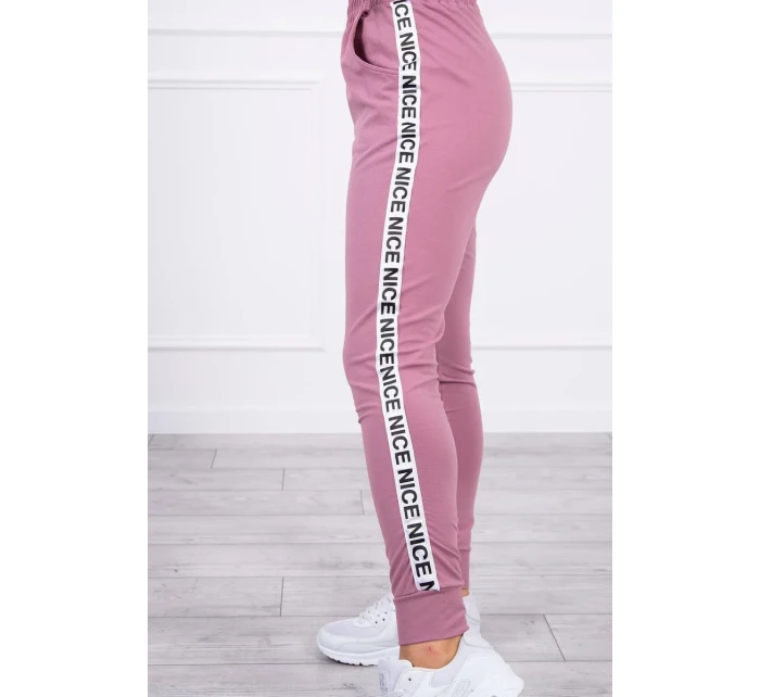 Sada s ozdobnými stuhami tmavo ružová