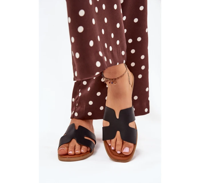 Dámske ploché papuče s výrezmi - čierne