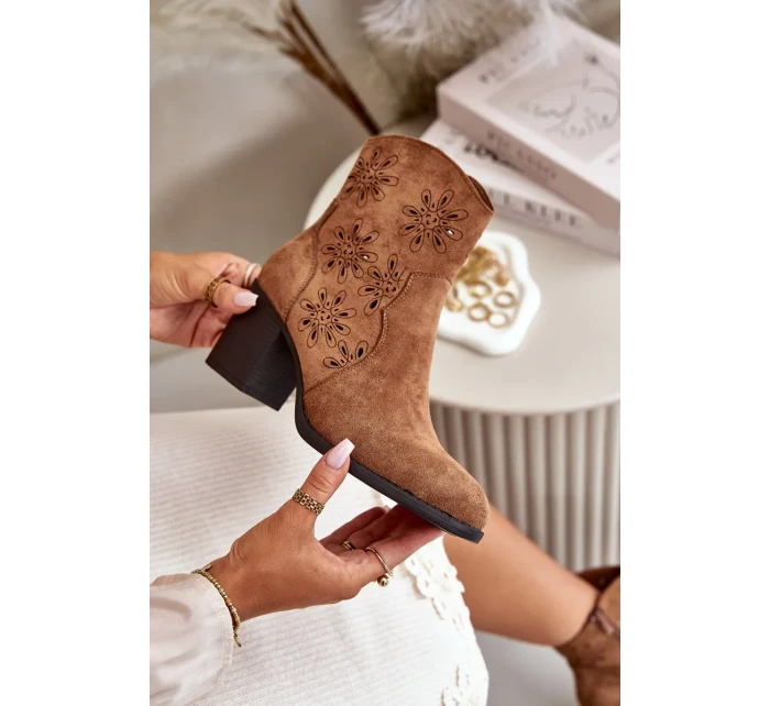 Členková obuv s čipkovaným zvrškom na podpätku, vyrobená z eko semišu, hnedá Nevishiia Členková obuv s čipkovaným zvrškom na podpätku, vyrobená z eko semišu, hnedá Nevishiia