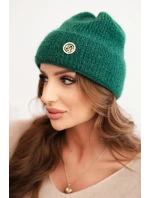 Dámska zimná čiapka s ozdobným gombíkom zelená