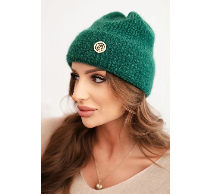 Dámska zimná čiapka s ozdobným gombíkom zelená