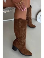 Semišové Dámské Boty Na Podpatku Hnědé model 21705050 - Zazoo Semišové Dámské Boty Na Podpatku Hnědé model 21705050 - Zazoo