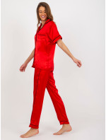 Červené dámske saténové pyžamo s košeľou a nohavicami