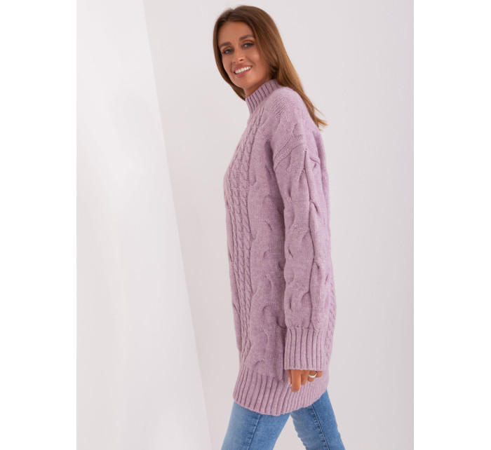 Svetlo fialové pletené šaty s vrkočmi