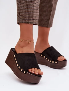 Dámské nazouváky na platformě se zlatými přezkami Eko semiš Černé model 21960953 - Boto