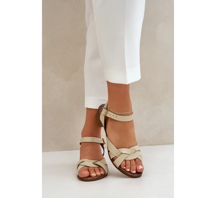 Sandále na podpätku model 210706 Vykročte štýlovo Sandále na podpätku model 210706 Vykročte štýlovo