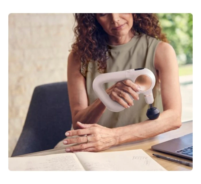 Therabody Theragun Sense masážny prístroj na ruky biely