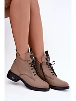 Kožené kotníkové boty s ozdobou na a vyhřívané béžové model 22404663 - VINCEZA Kožené kotníkové boty s ozdobou na a vyhřívané béžové model 22404663 - VINCEZA