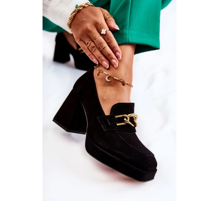 Semišové lodičky s ozdobným řetízkem model 21593258 černá - Laura Messi