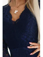 170-15 Čipkované šaty s dlhými rukávmi a výstrihom - tmavomodré