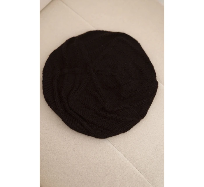 Dámská zimní pletená čepice volného střihu s ozdobným vzorem model 21878079 hnědá - K-Fashion