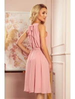 dámské šifonové šaty v pudrově růžové barvě s vázáním model 15740646 - numoco dámské šifonové šaty v pudrově růžové barvě s vázáním model 15740646 - numoco