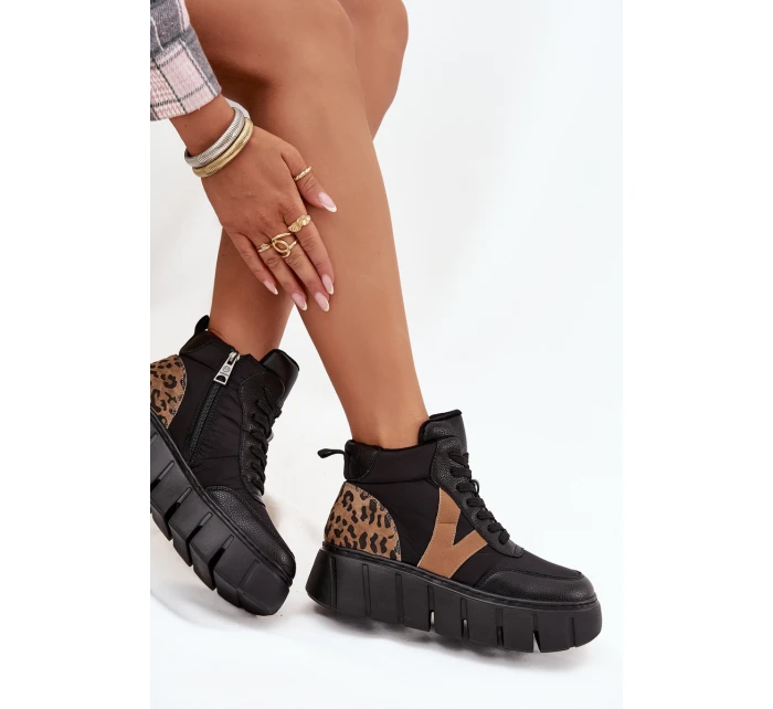 Kožené dámské kozačky na platformě vyhřívané model 21708041 Černé - VINCEZA Kožené dámské kozačky na platformě vyhřívané model 21708041 Černé - VINCEZA