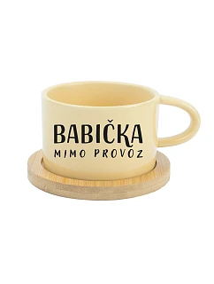 BABIČKA MIMO PREVÁDZKY – žltý hrnček s makrónkou, 200 ml