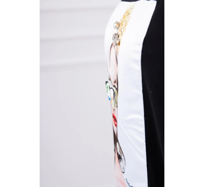 Blúzka s grafikou dievčatá v 3D okuliaroch čierna