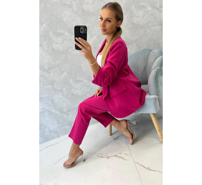 Elegantný set saka a nohavíc fuchsiovej farby