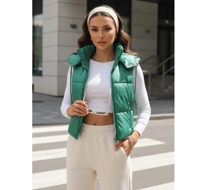 Dámská prošívaná vesta zelená Dstreet model 21969985 - FashionStreet Dámská prošívaná vesta zelená Dstreet model 21969985 - FashionStreet