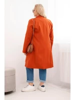 Dámsky dvojradový kabát s červeným golierom v nadmernej veľkosti