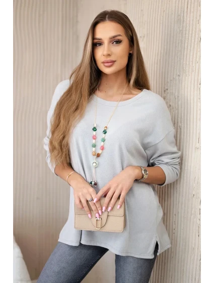 Blúzka s náhrdelníkom sivá