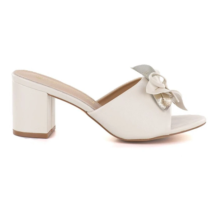 Dámske žabky na kolíku s kvetom béžové Potocki LE20336