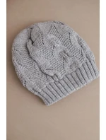 Dámská zimní pletená čepice s vzorem šedá model 21817805 - K-Fashion Dámská zimní pletená čepice s vzorem šedá model 21817805 - K-Fashion