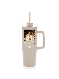 Cestovní termoska s průhledným víčkem s vlastním odkazem na oblíbenou písničku