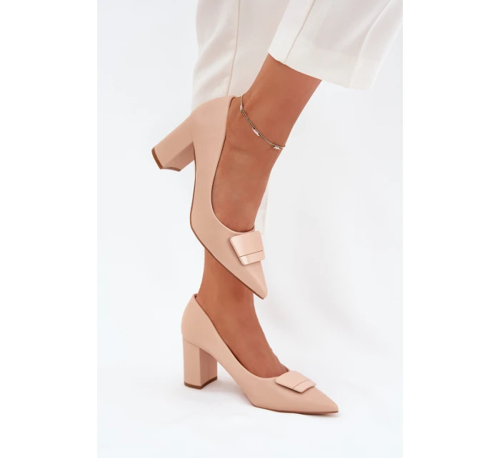 Lodičky na podpatku s ozdobou béžové model 21704571 - Boto