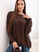 Dámsky sveter s dlhším chrbtom a vyrazenou hviezdou hnedej farby