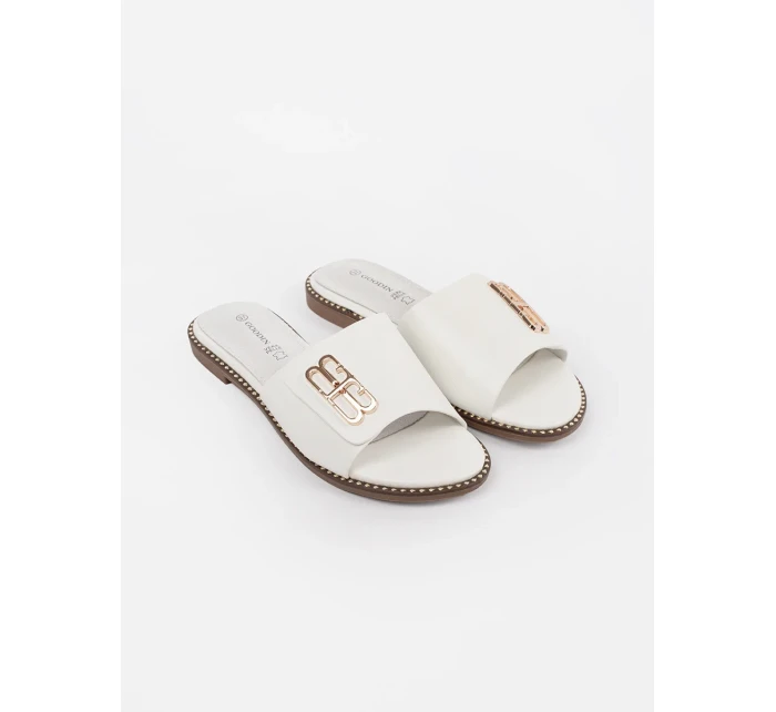 Klasické bílé nazouváky dámské na plochém podpatku Klasické bílé nazouváky dámské na plochém podpatku