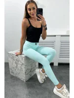 Pruhované mätové legíny