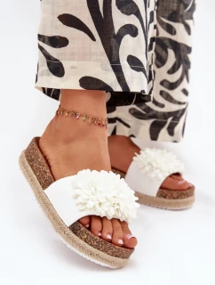 Klapki Damskie Na Platformie Z Ozdobnymi Kwiatkami Białe Tessara