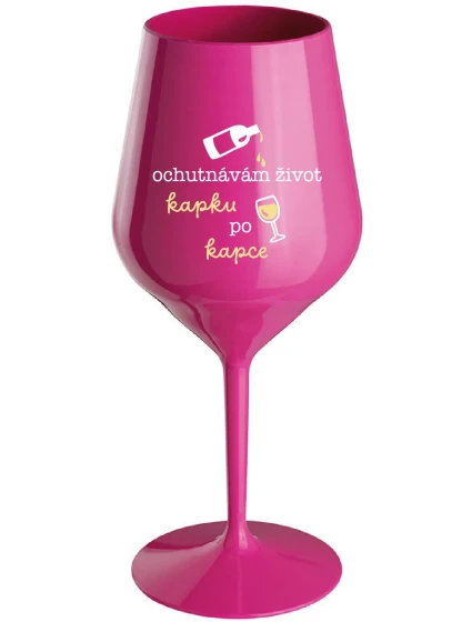OCHUTNÁVÁM ŽIVOT KAPKU PO KAPCE - růžová nerozbitná sklenice na víno 470 ml OCHUTNÁVÁM ŽIVOT KAPKU PO KAPCE - růžová nerozbitná sklenice na víno 470 ml