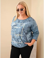Dámská bavlněná halenka Plus Size s potiskem a výstřihem U džíny modrá Dámská bavlněná halenka Plus Size s potiskem a výstřihem U džíny modrá