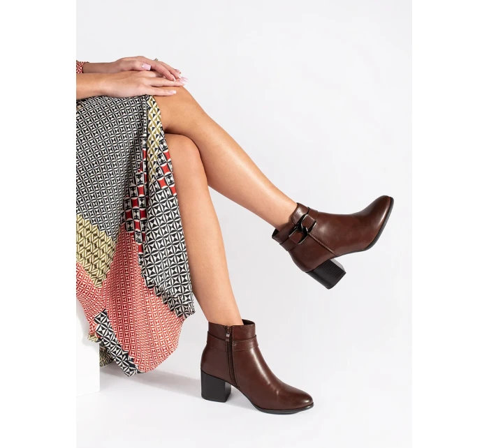 Moderní kotníčkové boty dámské hnědé na širokém podpatku Moderní kotníčkové boty dámské hnědé na širokém podpatku