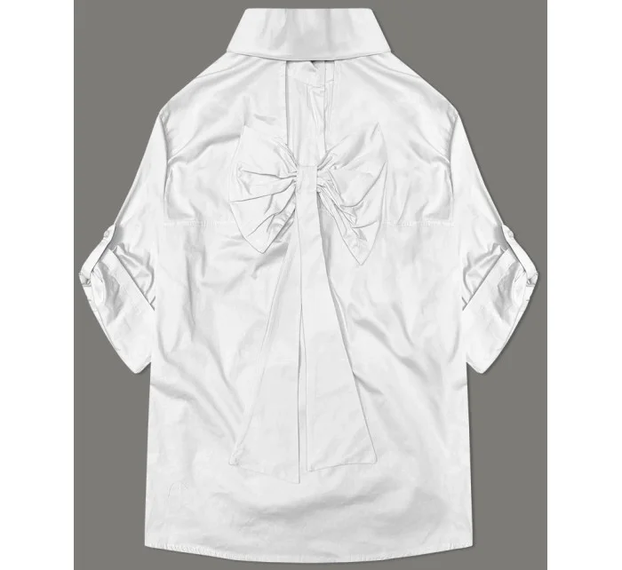 Bílá košile s ozdobnou mašlí na zádech model 20082439 - MADE IN ITALY Bílá košile s ozdobnou mašlí na zádech model 20082439 - MADE IN ITALY