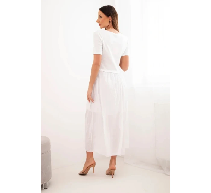 Dámske bavlnené midi šaty s krátkymi rukávmi a rozšírenou spodnou časťou biele