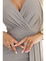 Třpytivé dlouhé šaty s výstřihem a rozparkem na nohou GREY s třpytkami model 21008336 - numoco Třpytivé dlouhé šaty s výstřihem a rozparkem na nohou GREY s třpytkami model 21008336 - numoco