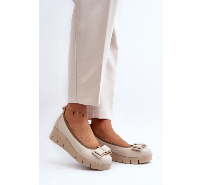 Kožené baleríny na platformě s ozdobou krémové Lewski model 21644614 - Boto