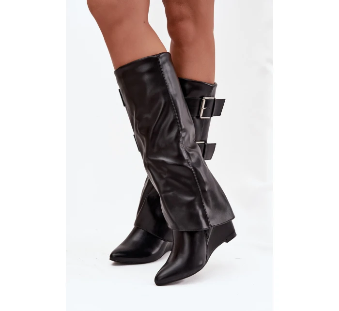 Dámské kozačky na platformě s ohnutým horním lemem a stříbrnými přezkami Černé Sarisse