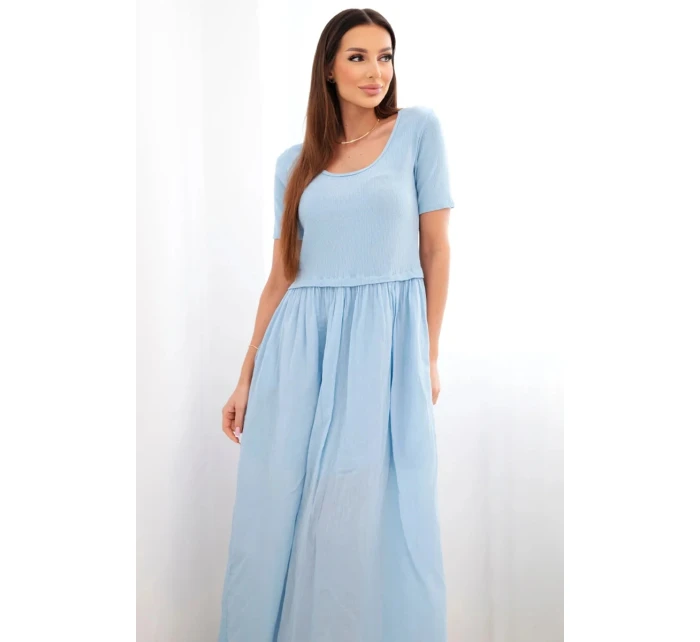 Dámske bavlnené midi šaty s krátkymi rukávmi a rozšírenou spodnou časťou modré