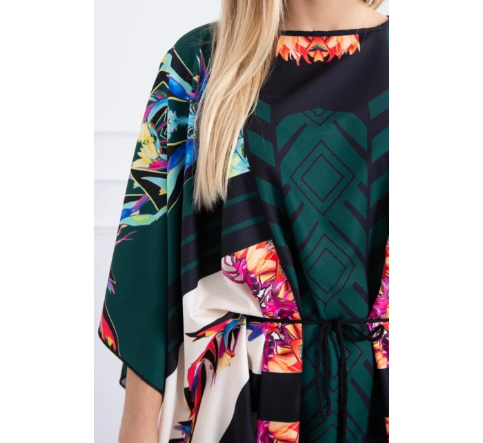 Netopierie šaty s viazaním v páse zelenej Netopierie šaty s viazaním v páse zelenej