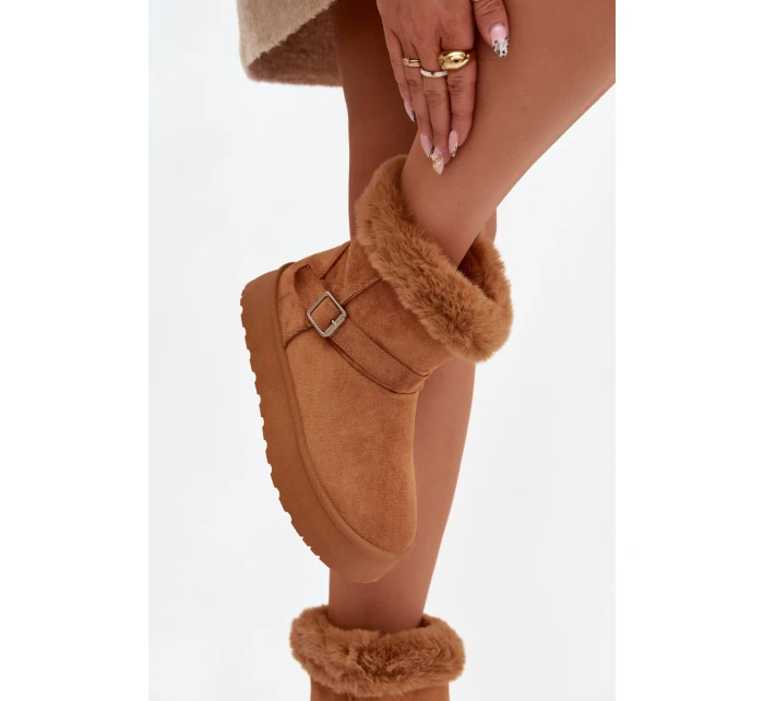 Ženské sněhule na platformě s přezkou a kožešinou Camel Jesella Ženské sněhule na platformě s přezkou a kožešinou Camel Jesella
